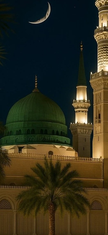 Al-Masjid an-Nabawi at night